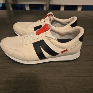 KIZIK MILAN MENS SZ 9.5 Sneakers SHOES WOMAN SZ 11 IN OPTIC WHITE UNISEX